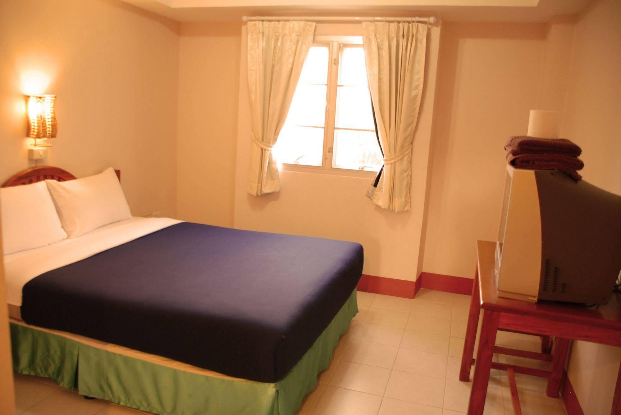 Thaphae Garden Guesthouse Чиангмай Екстериор снимка