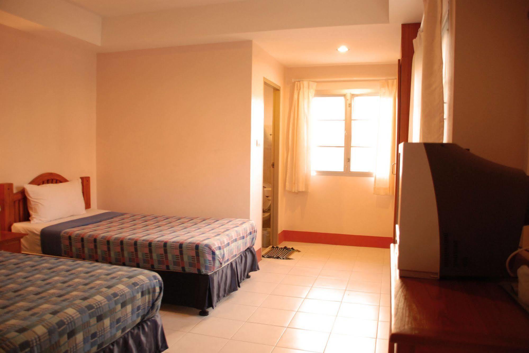 Thaphae Garden Guesthouse Чиангмай Екстериор снимка