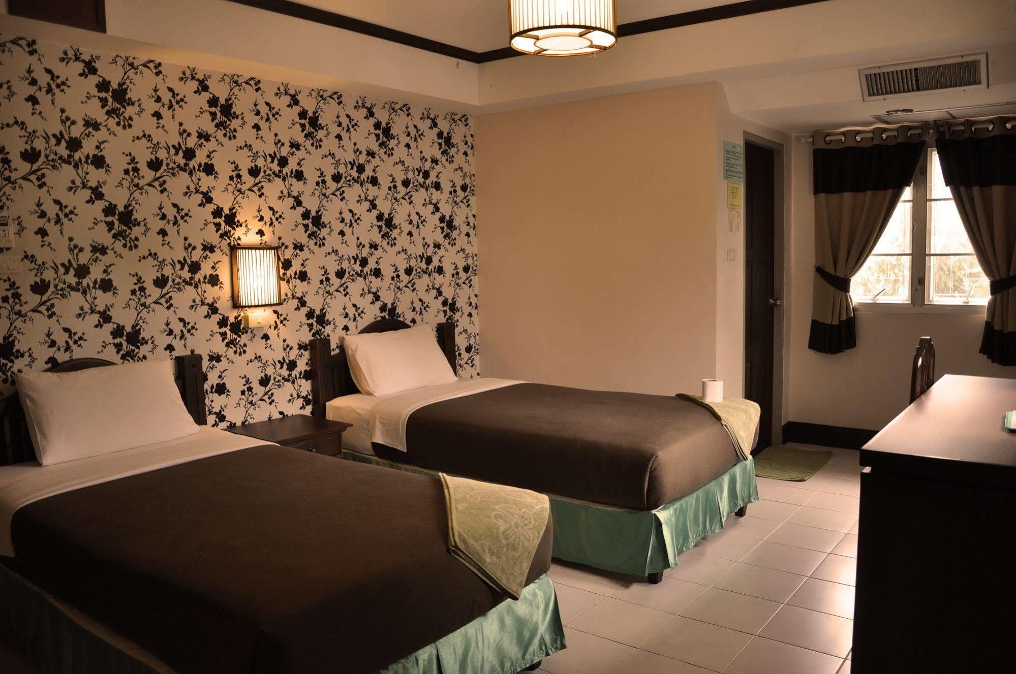 Thaphae Garden Guesthouse Чиангмай Екстериор снимка